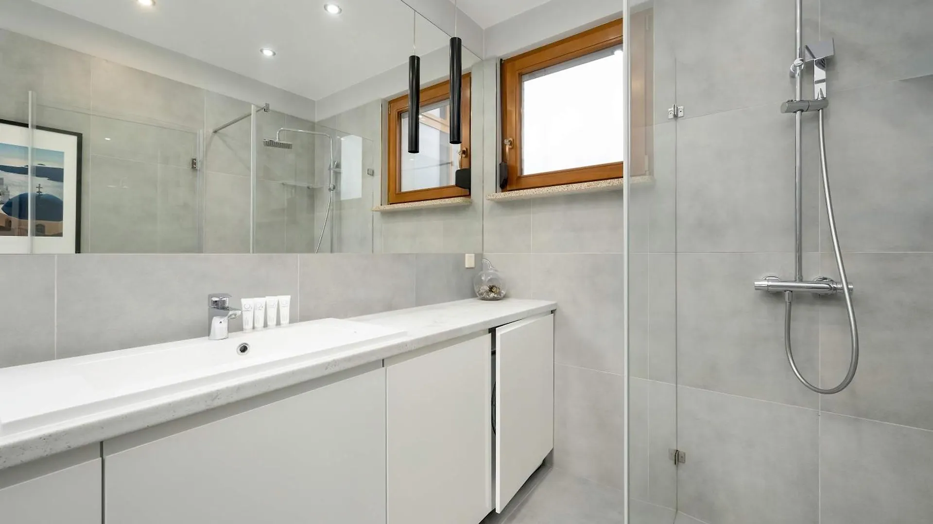 Nowoczesny Apartament Blisko Rzeki We Wroclawiu Z Biurkiem I Parkingiem By Noclegi Renters 0*,